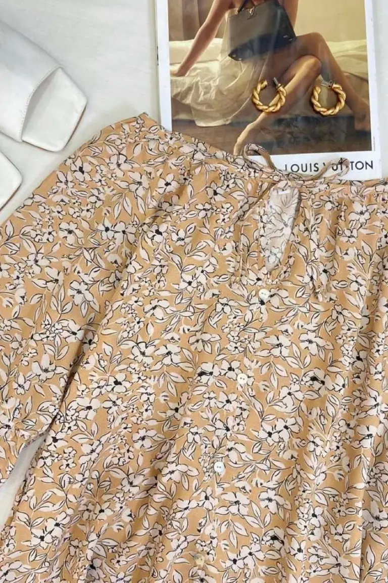 Blusa estampada con botones de Hesed en Blusas para argentina