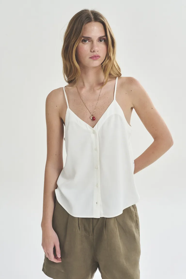 Blusa blanca de cuello en V - Prenda versátil y elegante para el guardarropa femenino de Akiabara en Blusas para argentina