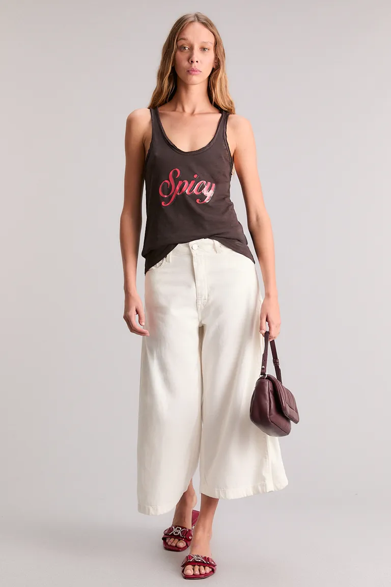 Remera sin mangas con estampado exclusivo en efecto brillo de Kosiuko en Tops para argentina