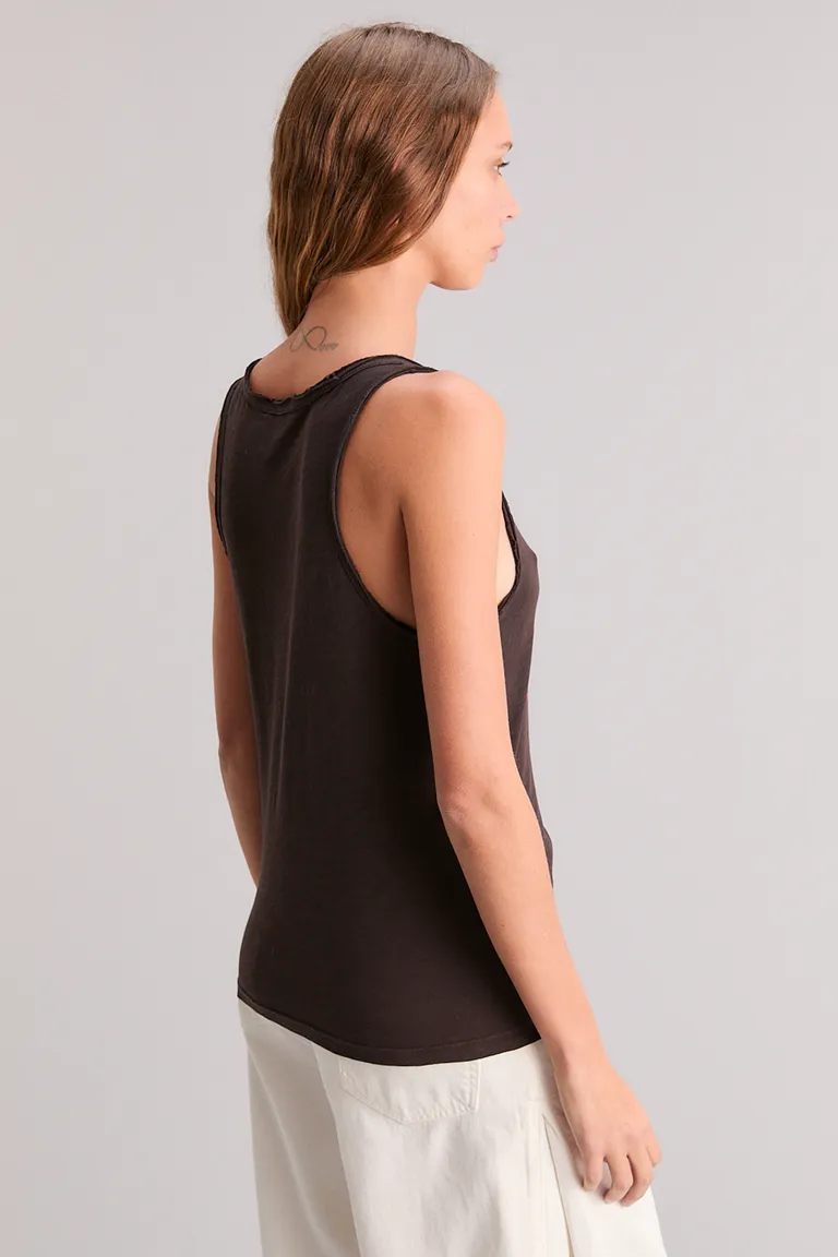 Remera sin mangas con estampado exclusivo en efecto brillo de Kosiuko en Tops para argentina