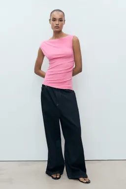 Top modal asimétrico de Mango en Tops para argentina