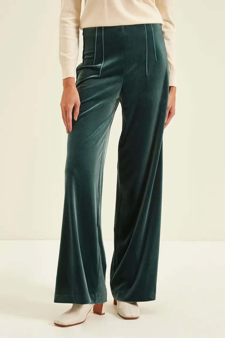 Pantalón de corte recto amplio con alforzas en cintura y cierre invisible lateral de Cuesta Blanca en Pantalones para argentina