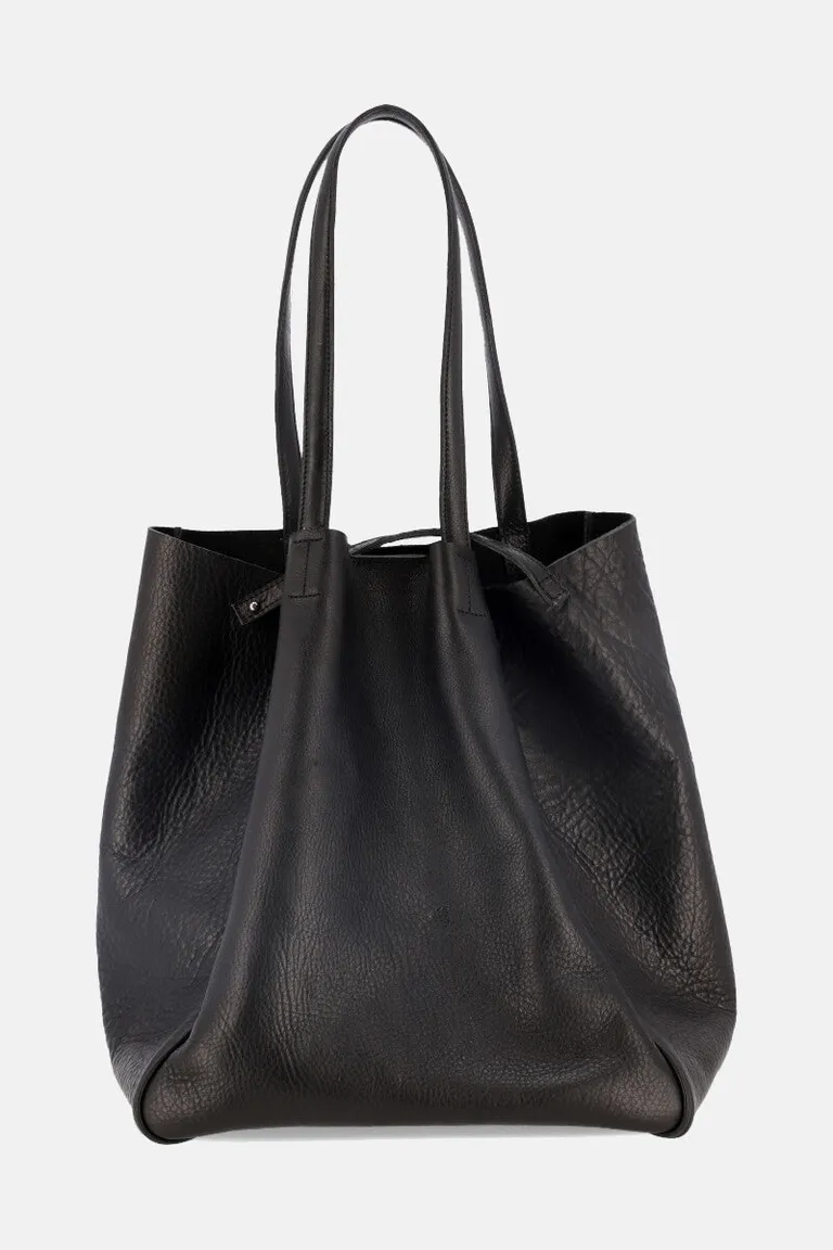 Bolso maxi de cuero en color negro, un accesorio versátil y elegante de Justaosadia en Bolsos y Carteras para argentina