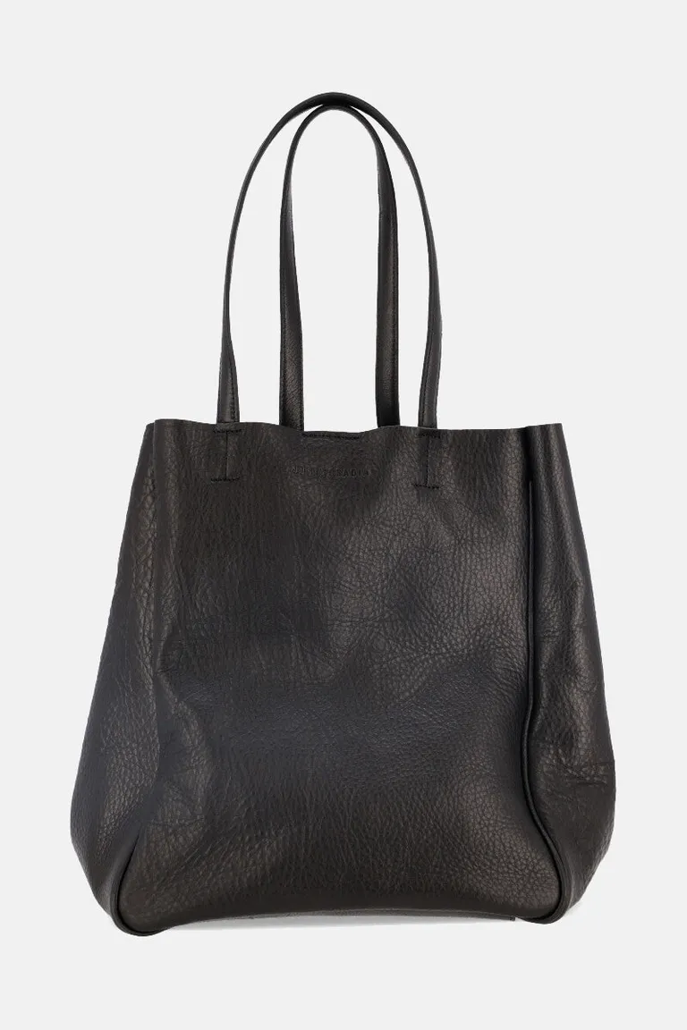 Bolso maxi de cuero en color negro, un accesorio versátil y elegante de Justaosadia en Bolsos y Carteras para argentina