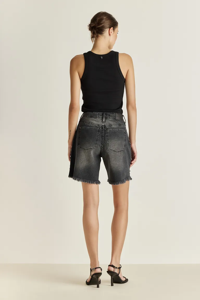 Musculosa negra de corte moderno y diseño elegante de Tucci en Tops para argentina