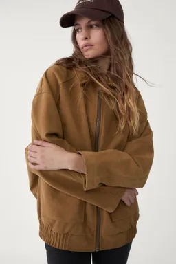 Campera bolsillos simil gamuza de Stradivarius en Chaquetas para argentina