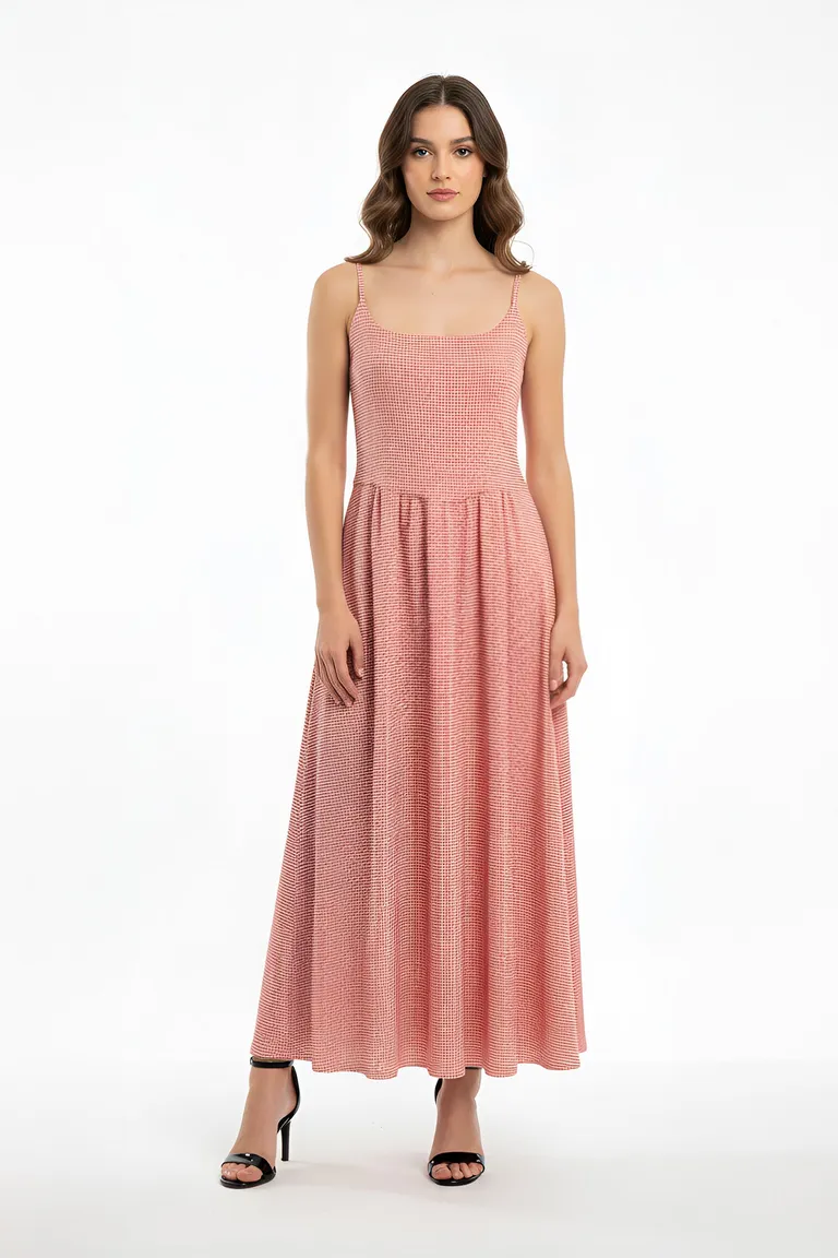 Vestido de punto con estampado vichy rojo, diseño ajustado en cintura y holgado en cadera de Naíma en Vestidos para argentina