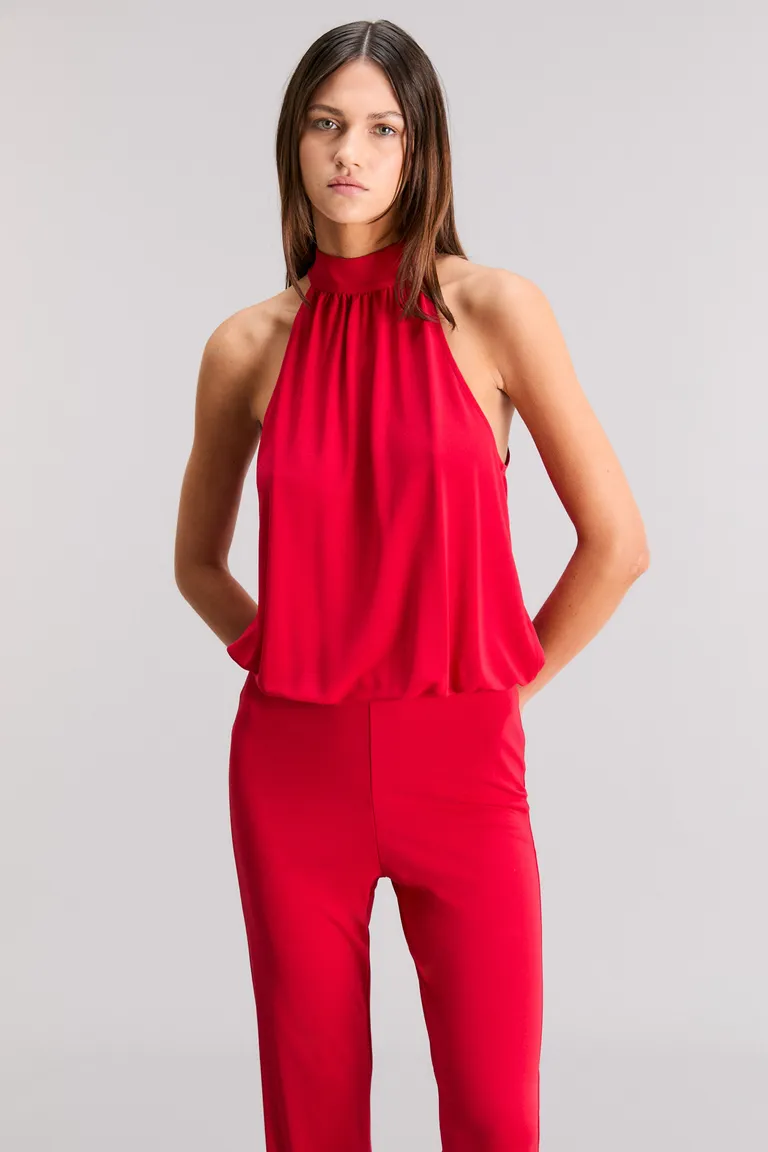 Top halter rojo pasión, diseño halter con abertura en la espalda para una noche de fiesta de Kosiuko en Tops para argentina