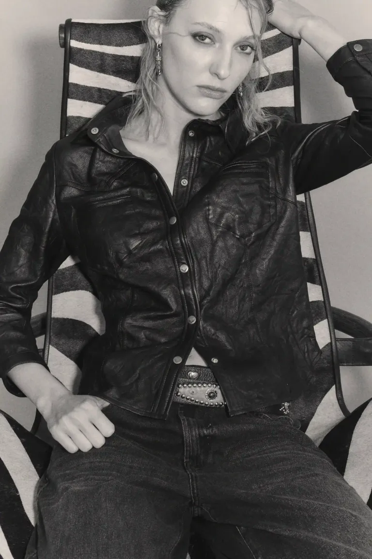 Camisa de mujer con cierre de broches metálicos a presión en puños y frente de Rapsodia en Camisas para argentina