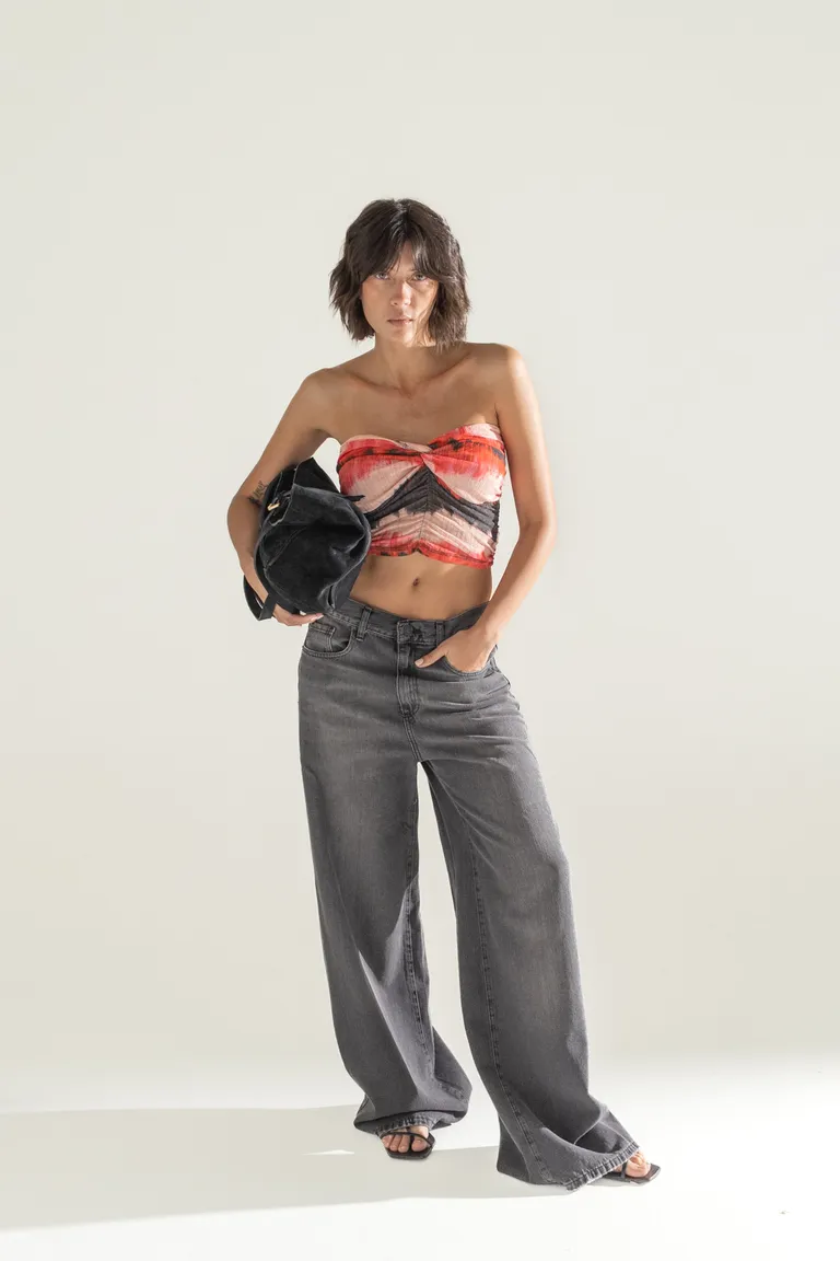 Top sin tirantes con estampado colorido y diseño fresco y original de Akiabara en Tops para argentina