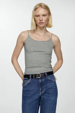 Jeans newmom confort tiro alto de Mango en Pantalones para argentina