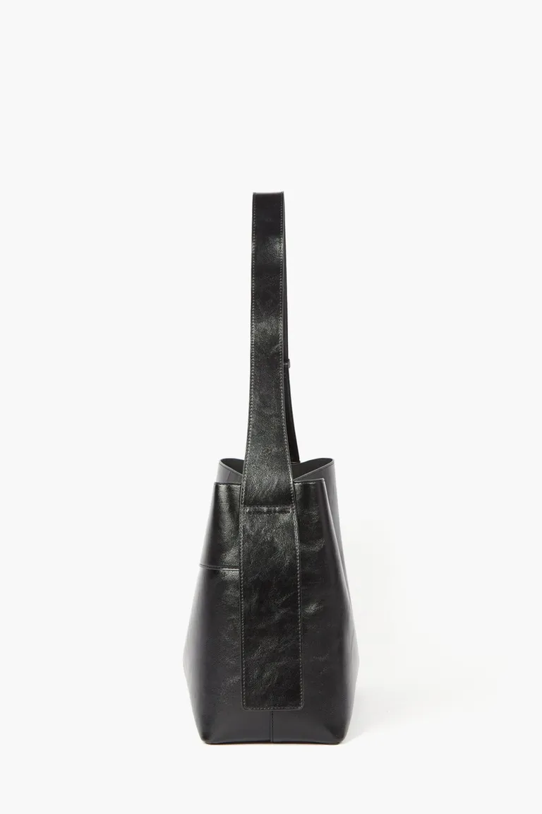 Bolso de hombro con estructura semirrígida, correa regulable y cierre de imán de Mishka en Bolsos y Carteras para argentina