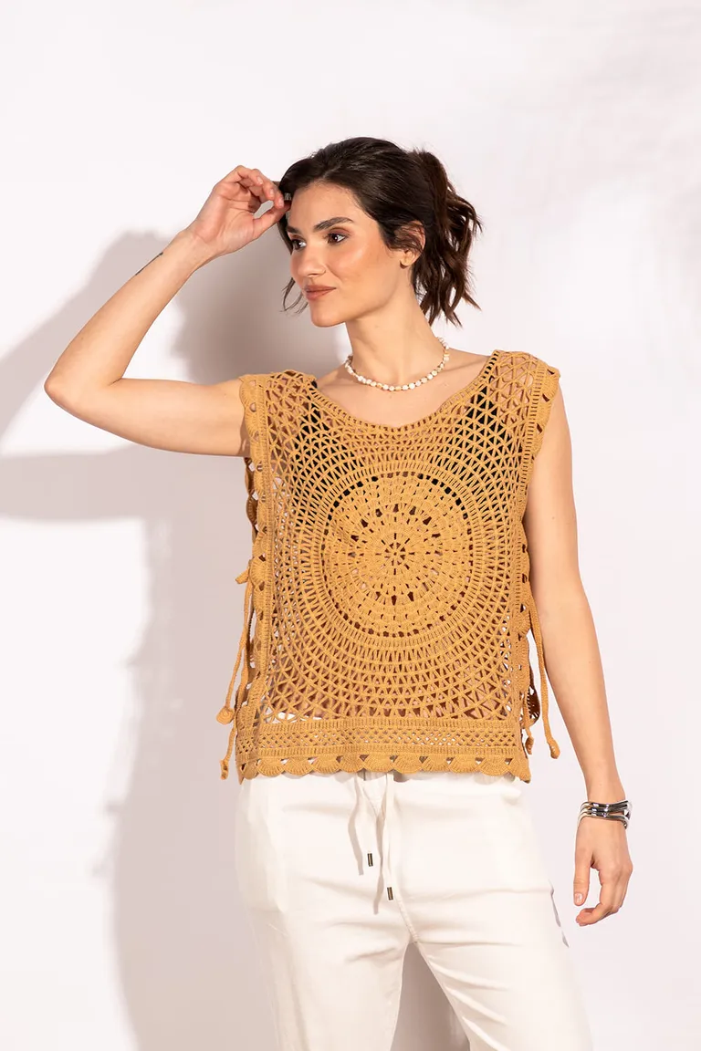 Top de crochet amarillo en estilo holgado y diseño llamativo de Indiastyle en Tops para argentina