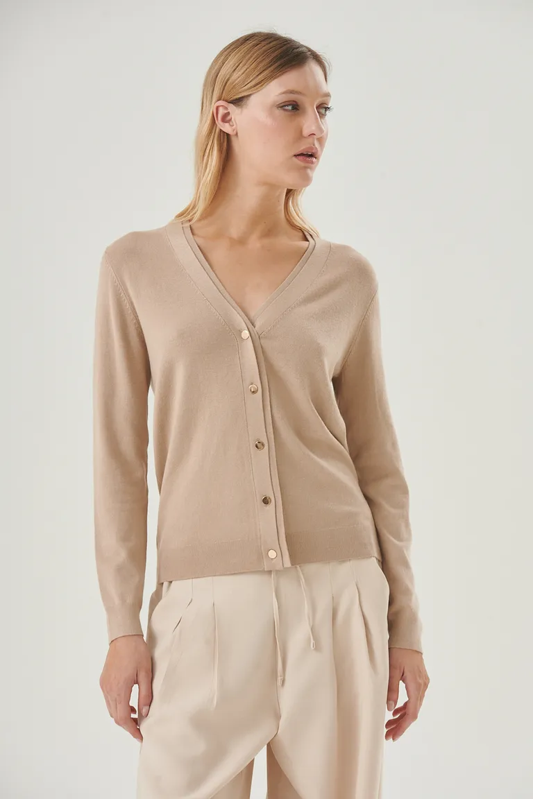 Cardigan de punto suave y diseño clásico con cierre de botones de Sweet en Buzos y Sweaters para argentina