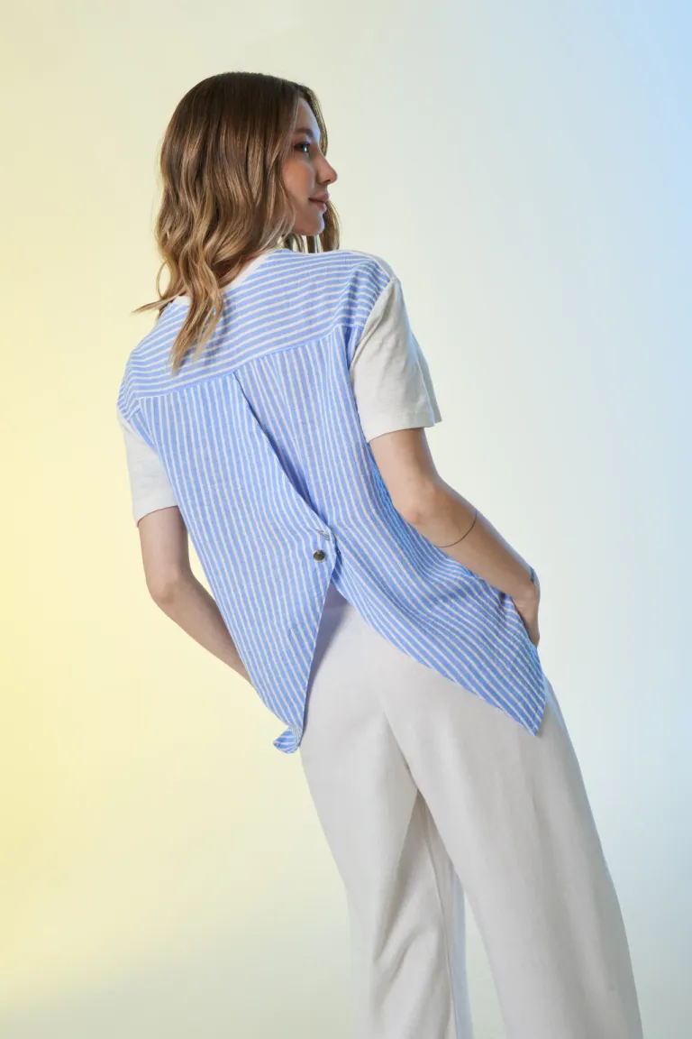 Remera de mujer de color azul, con diseño ligero y moderno de Apricot en Remeras para argentina