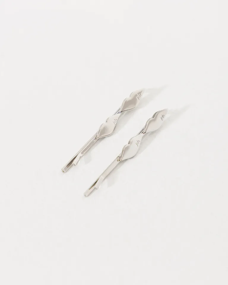 Hebilla de plata con diseño elegante y personalizado para looks femeninos y sofisticados de Jazmin Chebar en Bijouterie para argentina