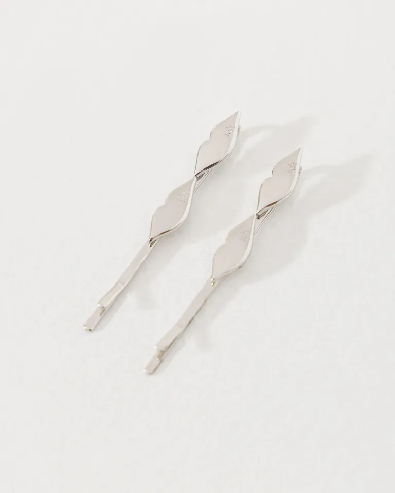 Hebilla de plata con diseño elegante y personalizado para looks femeninos y sofisticados de Jazmin Chebar en Bijouterie para argentina