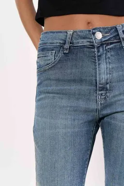 Jean denim chupín damon de Magda en Pantalones para argentina