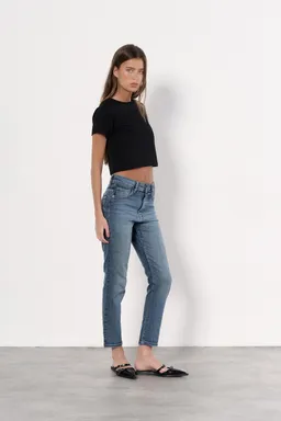Jean denim chupín damon de Magda en Pantalones para argentina