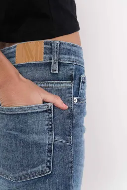 Jean denim chupín damon de Magda en Pantalones para argentina