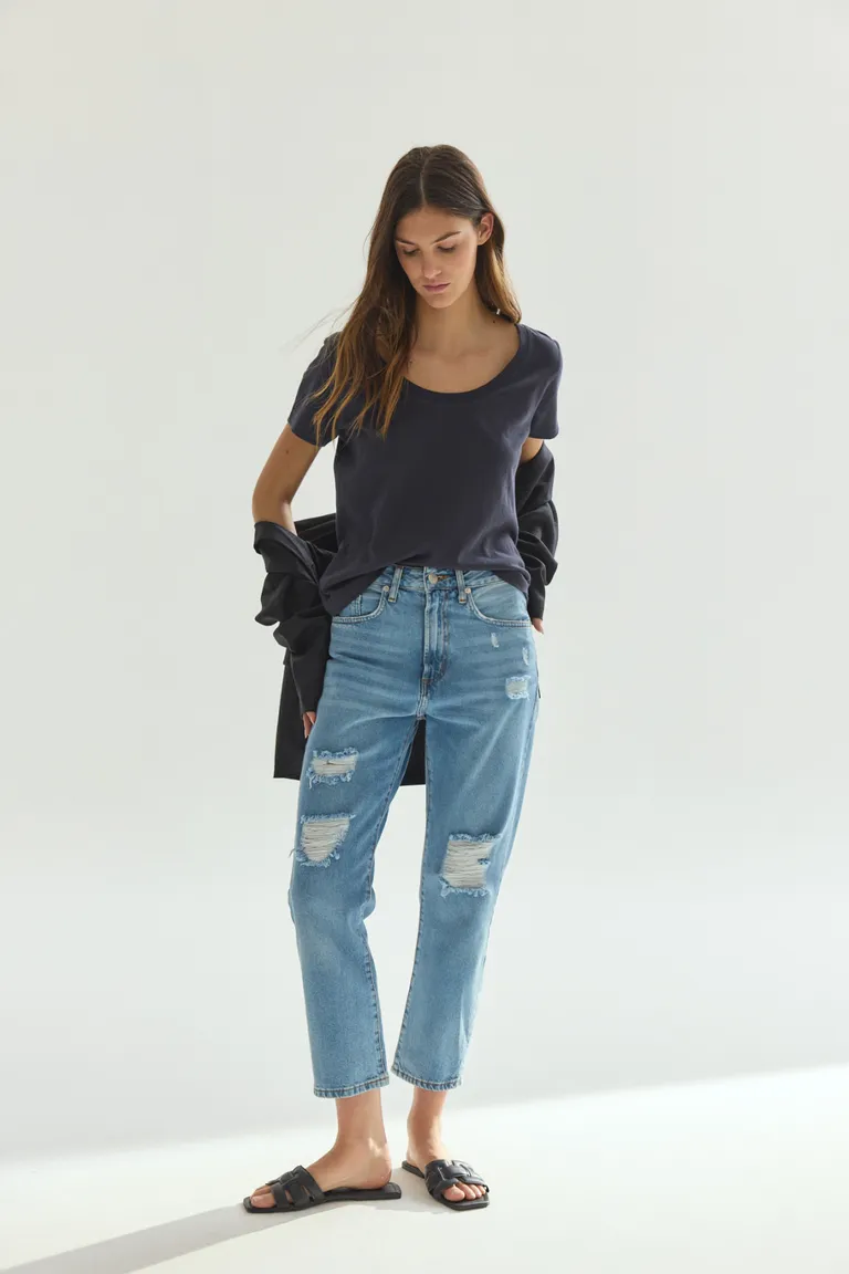 Remera de manga corta de color negro para mujer de Akiabara en Remeras para argentina