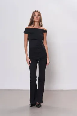 Jean denim oxford black de Magda en Pantalones para argentina