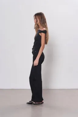 Jean denim oxford black de Magda en Pantalones para argentina