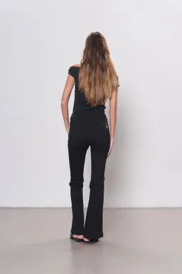 Jean denim oxford black de Magda en Pantalones para argentina