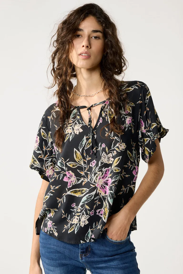 Blusa estampada con escote redondo y lazo de Cuesta Blanca en Blusas para argentina