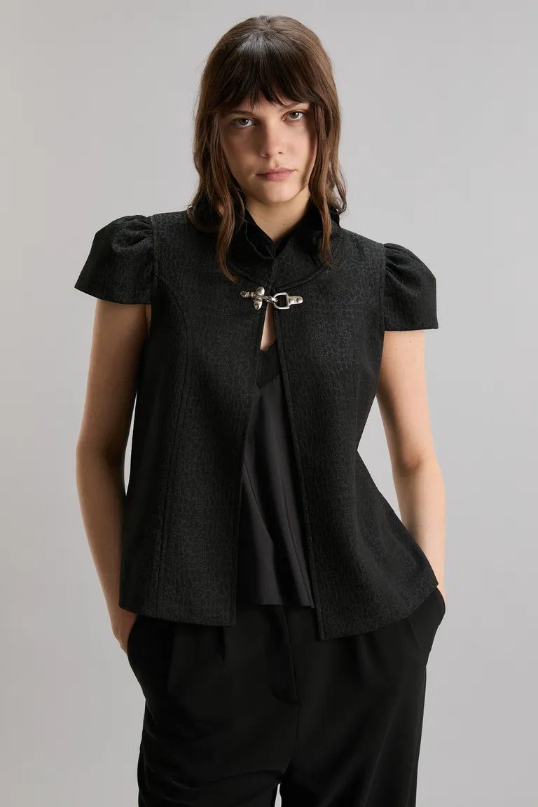 Bolero negro de corte slim con mangas cortas y cuello tipo mao de Kosiuko en Blazers para argentina
