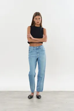 Jean denim mom hank de Magda en Pantalones para argentina