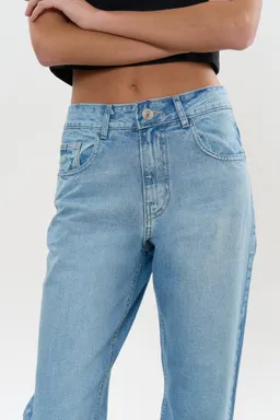 Jean denim mom hank de Magda en Pantalones para argentina