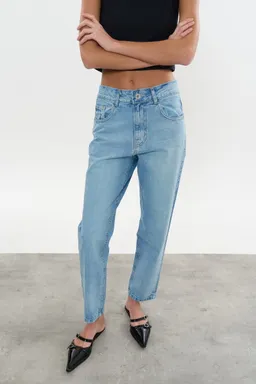 Jean denim mom hank de Magda en Pantalones para argentina