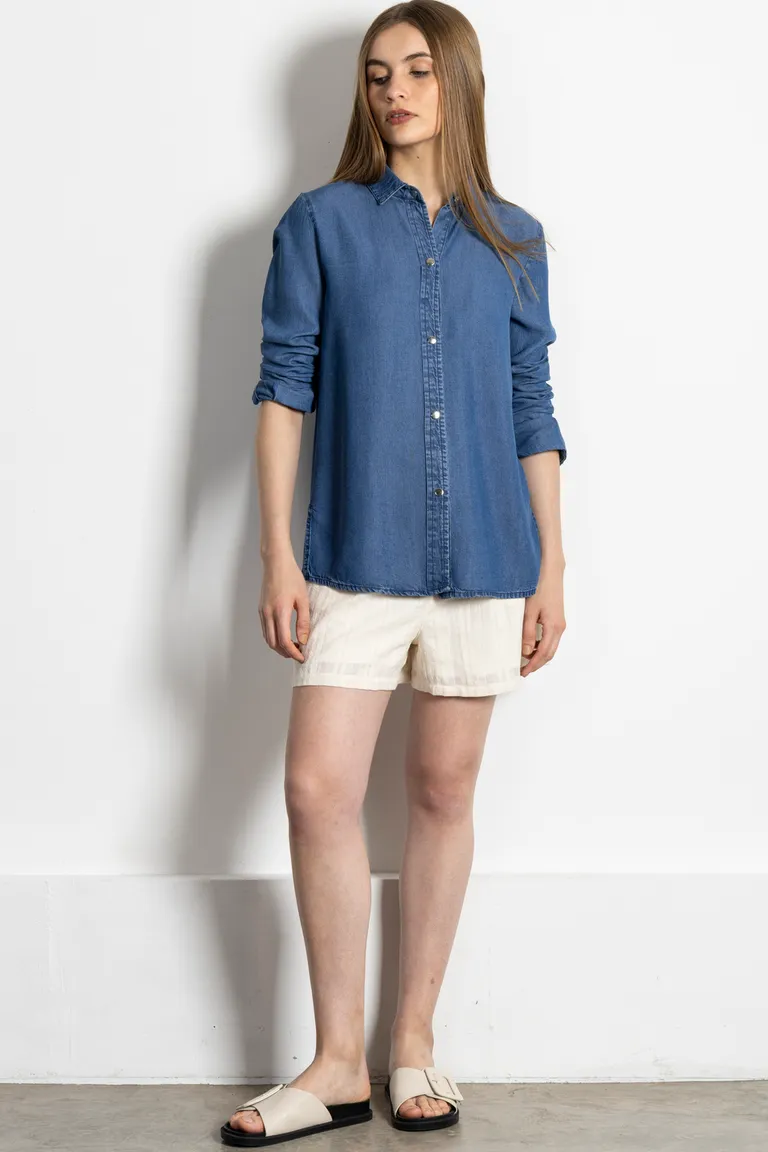 Camisa de corte cuello clásico para mujer en tono azul de Kill en Camisas para argentina