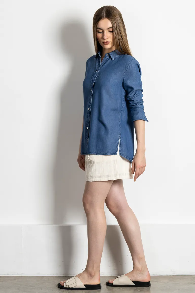 Camisa de corte cuello clásico para mujer en tono azul de Kill en Camisas para argentina