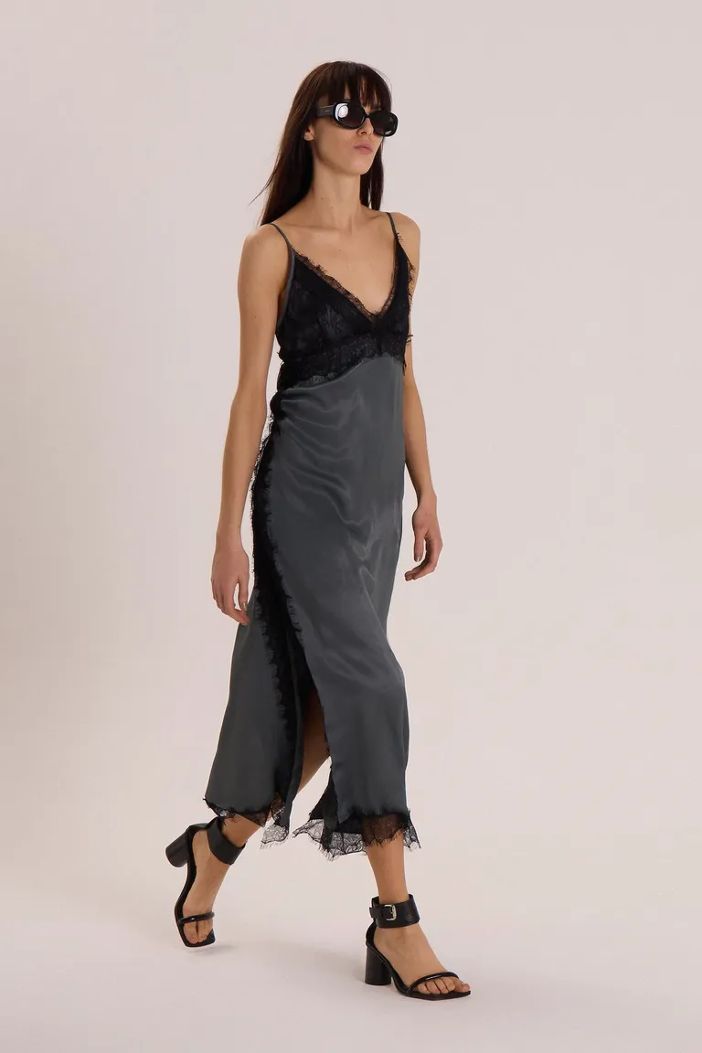 Vestido de satén lencero con detalles en encaje de Maria Cher en Vestidos para argentina