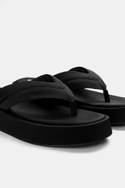 Sandalias planas volumen de Pull&Bear en Sandalias para argentina