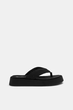 Sandalias planas volumen de Pull&Bear en Sandalias para argentina