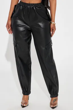 Jogger cargo cuero valencia de Fashion Nova en Pantalones para argentina