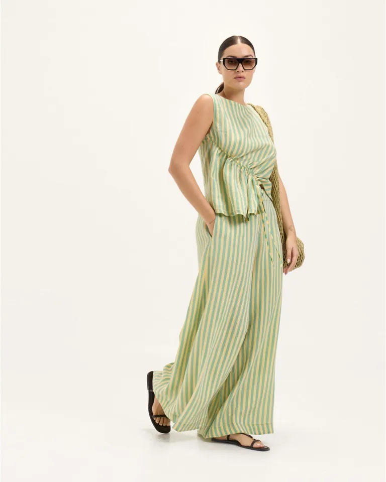 Top sin mangas con diseño plisado y volado asimétrico de Blue Sheep en Tops para argentina