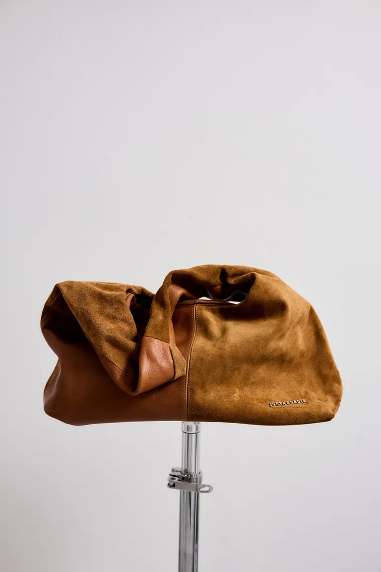 Cartera estilo hobo de gran tamaño con diseño minimalista y formato amplio para uso diario de Justaosadia en Bolsos y Carteras para argentina