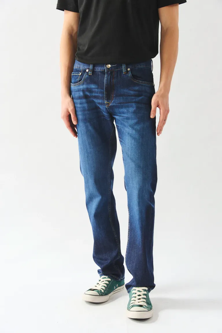 Pantalón de mezclilla de corte regular con cierre de botón y bolsillos de Bensimon en Pantalones para argentina