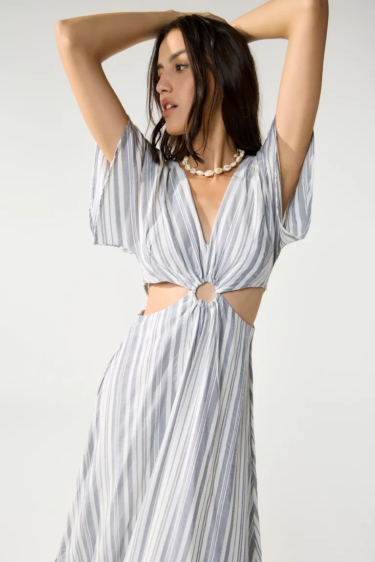 Vestido largo con detalles en jacquard rayado y espalda descubierta de Cuesta Blanca en Vestidos para argentina