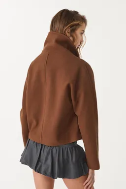 Tapado corto cruzado cuello alto de Stradivarius en Chaquetas para argentina