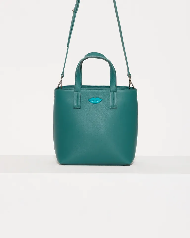 Bolso Tote de cuero vacuno en tonalidad verde con cierre metálico y bolsillo interno de Jazmin Chebar en Bolsos y Carteras para argentina