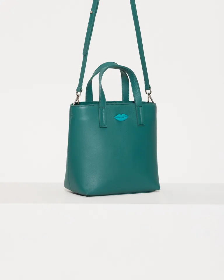 Bolso Tote de cuero vacuno en tonalidad verde con cierre metálico y bolsillo interno de Jazmin Chebar en Bolsos y Carteras para argentina