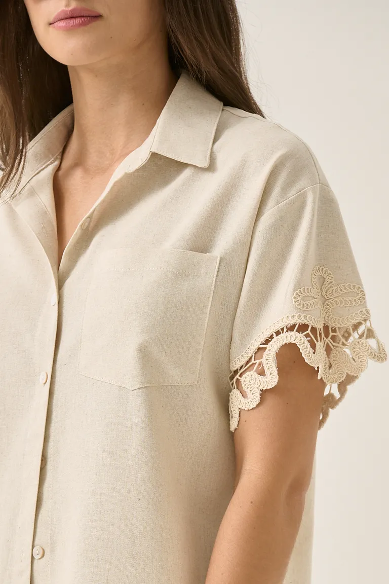 Camisa corta de lino natural con detalles calados artesanales de Sweet en Camisas para argentina