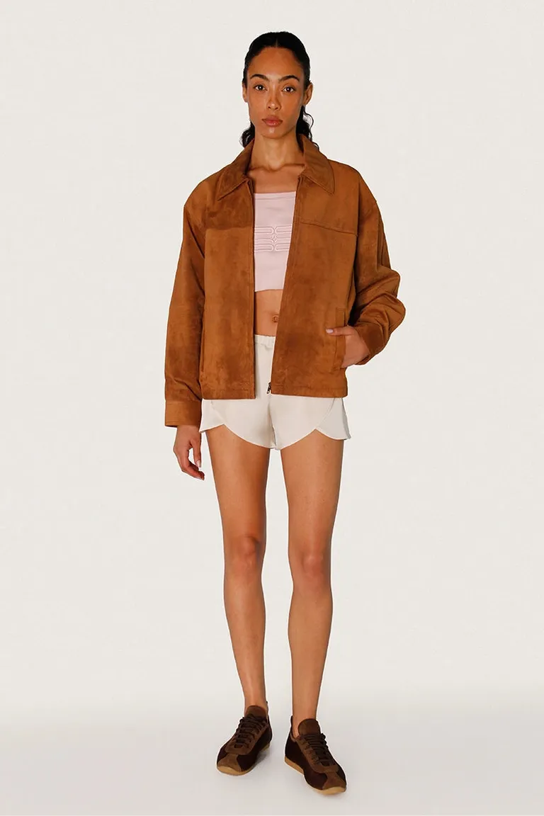 Campera de gamuza marrón con cierre central y detalles en la espalda de Sofia Sarkany en Chaquetas para argentina