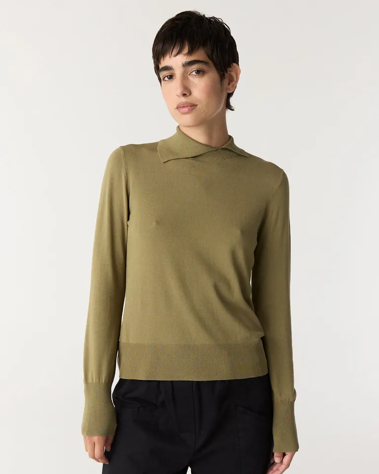 Remera de mangas largas con cuello mock y detalle de abertura en el frente de Furzai en Remeras para argentina