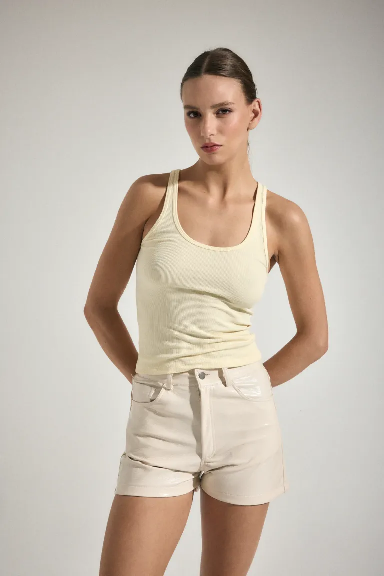 Musculosa básica de tirantes finos en tela elástica de Audaz en Tops para argentina